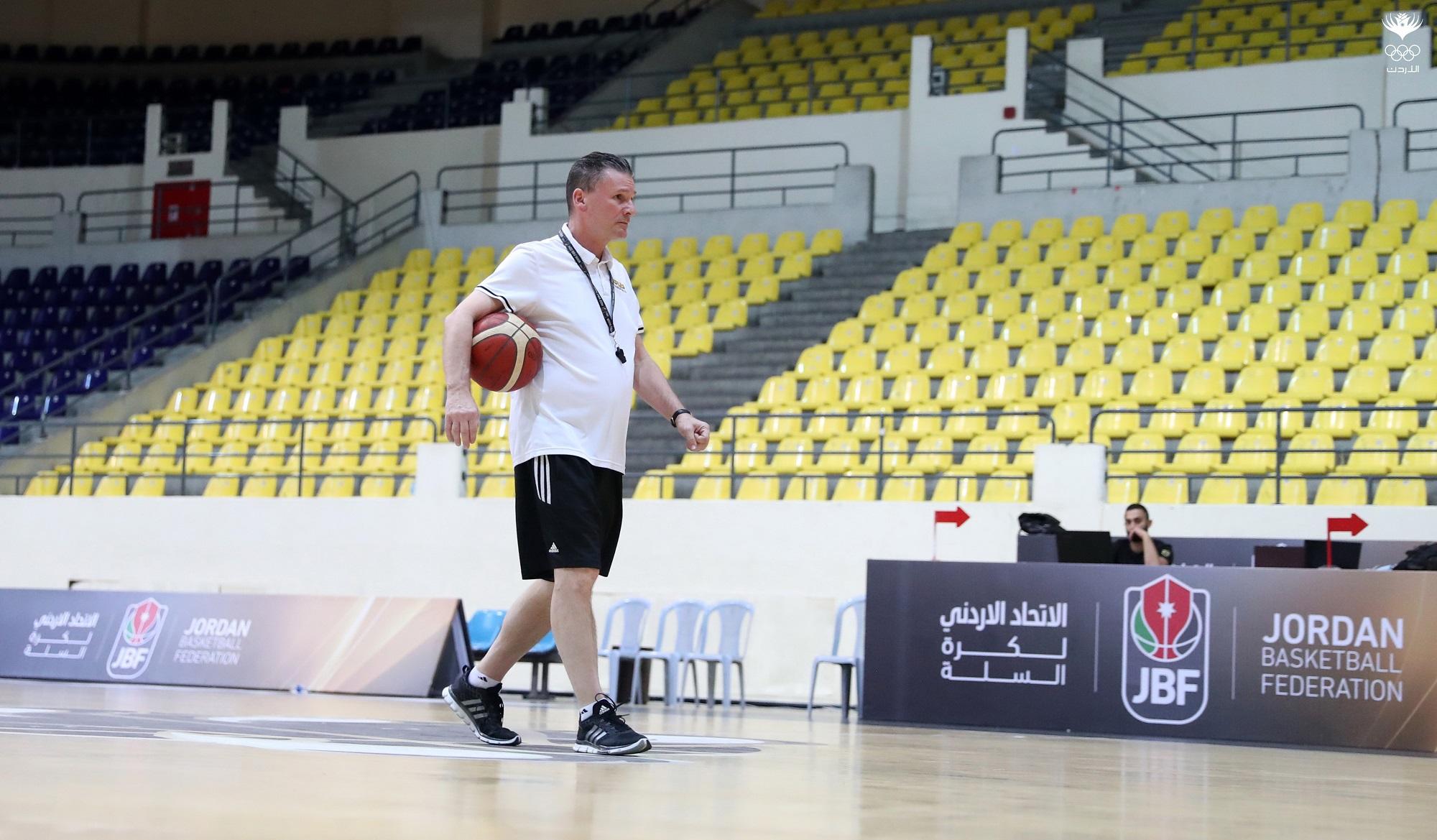 صورة أرشيفية لمدرب منتخب الأردن لكرة السلة جوزيف ستيبنج. (اللجنة الأولمبية الأردنية)
