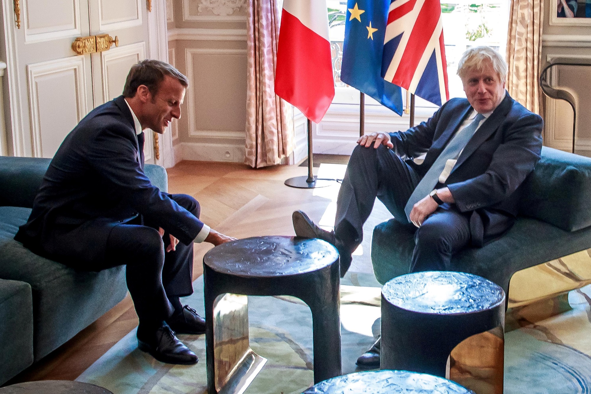 الرئيس الفرنسي إيمانويل ماكرون (يسار) ورئيس الوزراء البريطاني بوريس جونسون خلال اجتماع في قصر الإليزيه في فرنسا. 22 أغسطس 2019. كريستوف بيتي تيسون / رويترز