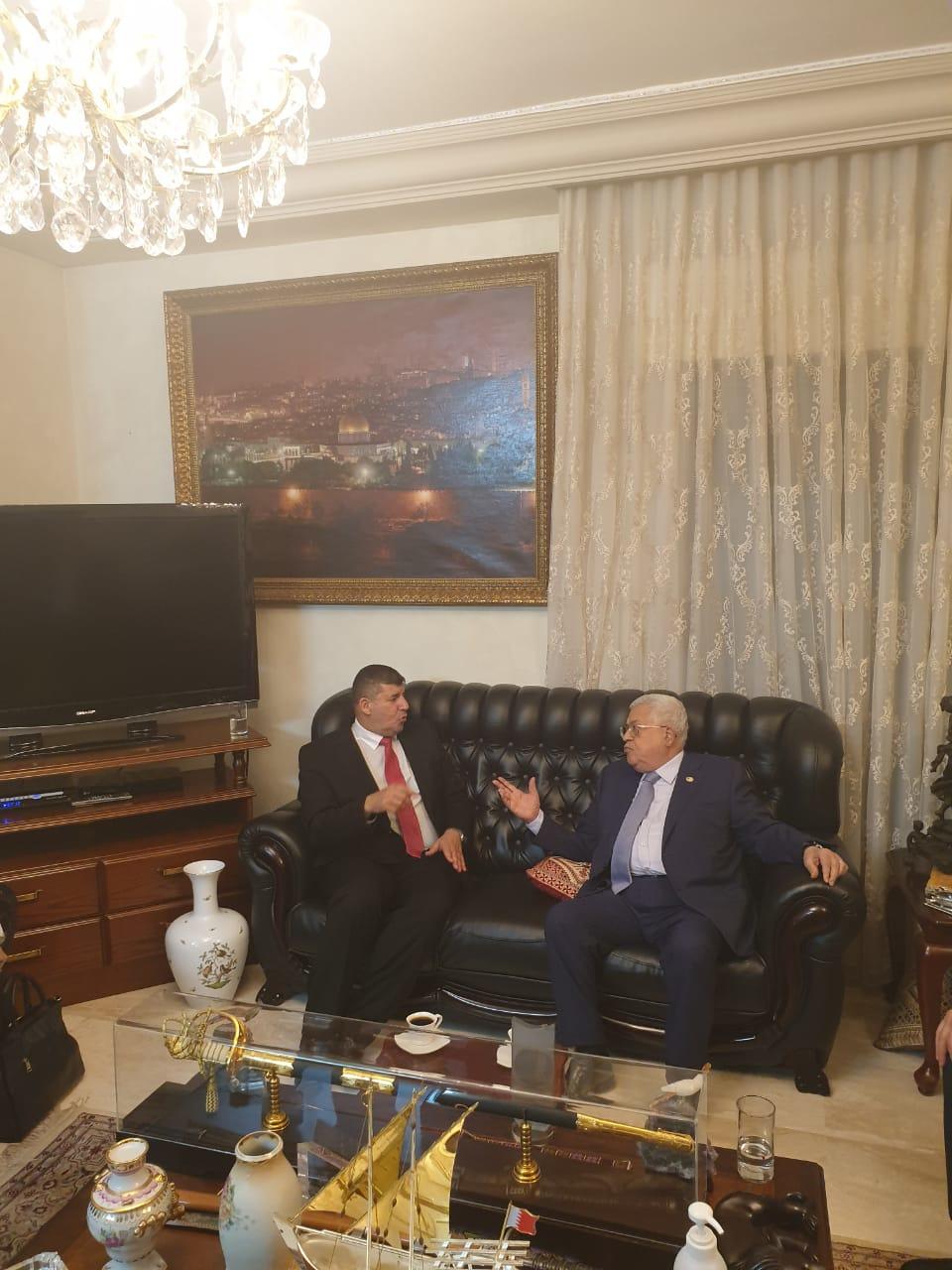 الرئيس الفلسطيني محمود عباس والنائب يحيى السعود. (مجلس النواب)