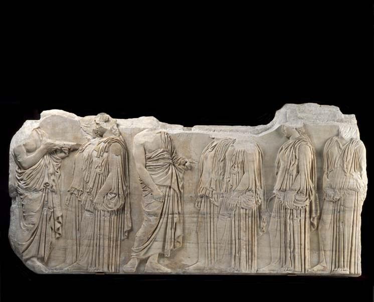 جزء من رخامة البارثينون تعود إلى القرن الخامس قبل الميلاد. (متحف اللوفر)