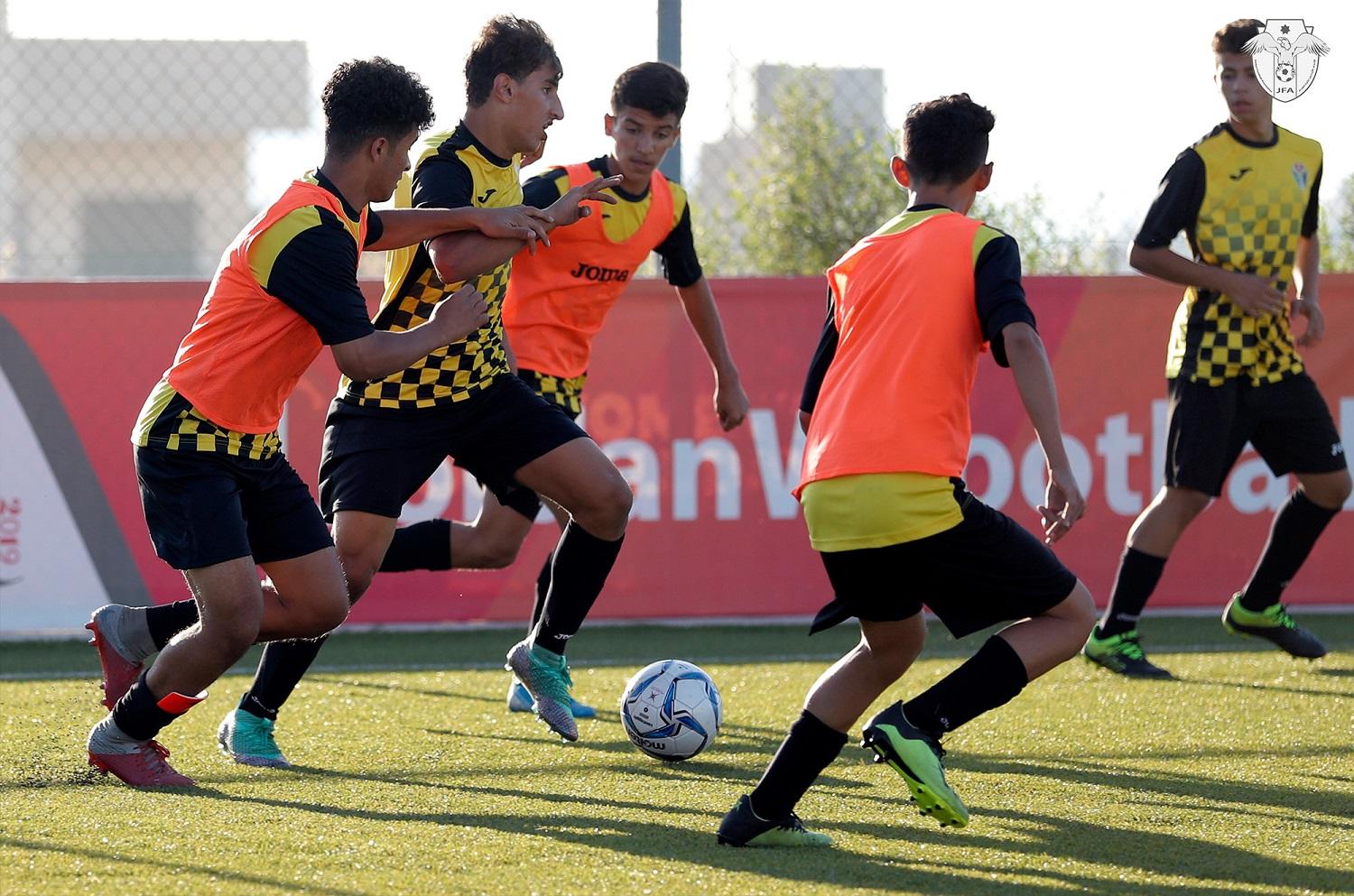 تدريبات منتخب الأردن للناشئين لكرة القدم استعدادا لمواجهة نيبال. (الاتحاد الأردني لكرة القدم)