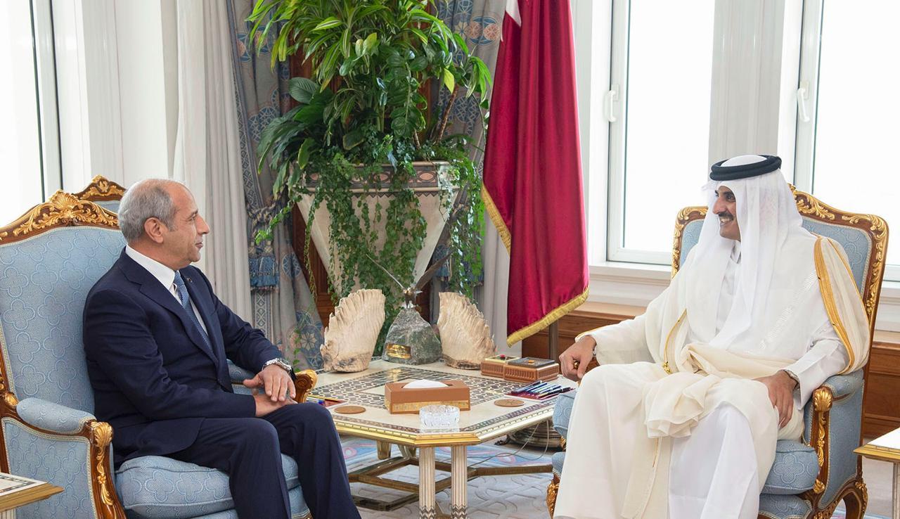 اللوزي يقدم أوراق اعتماده إلى الشيخ تميم بن حمد آل ثاني أمير دولة قطر. (وزارة الخارجية)
