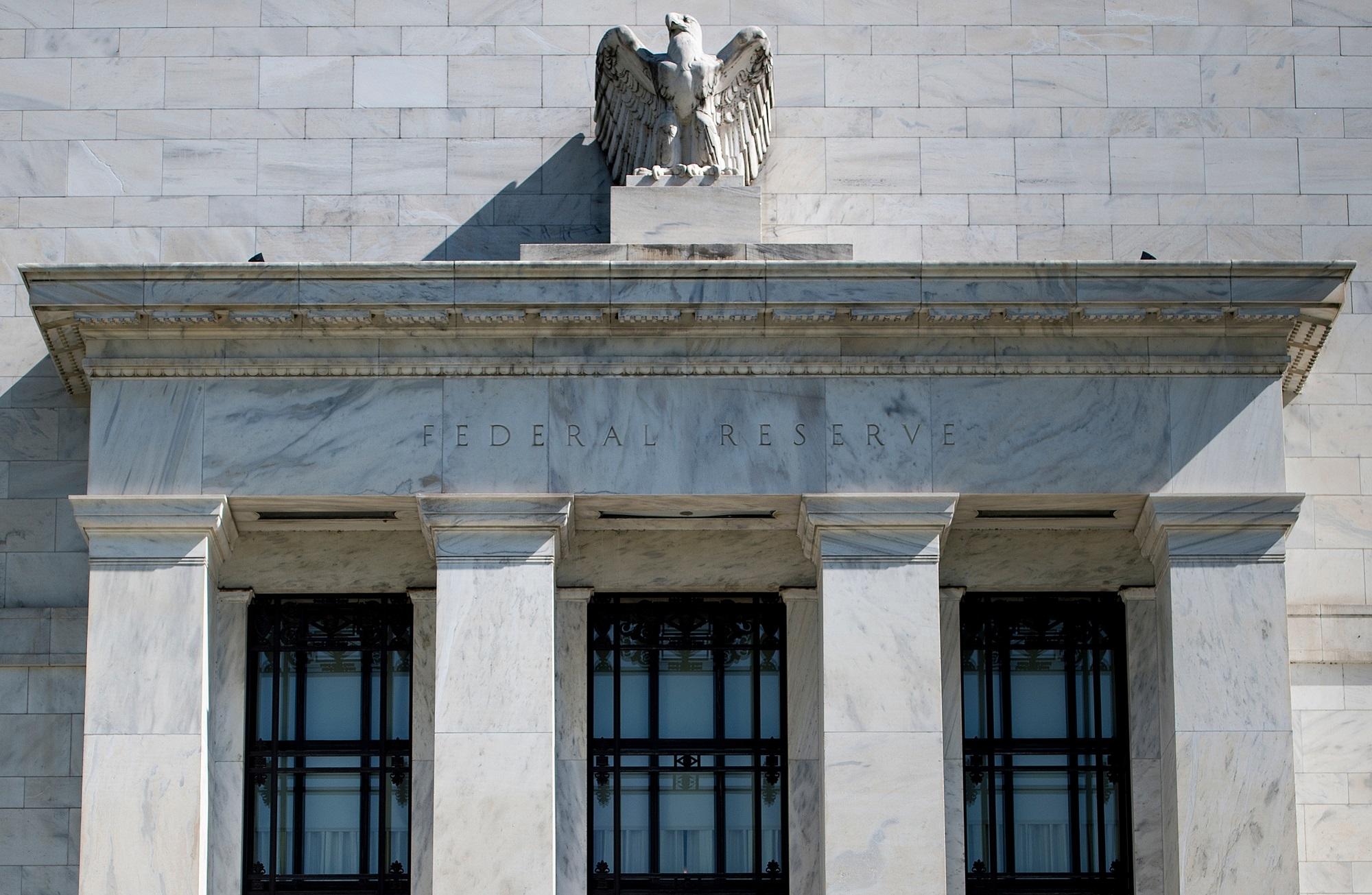 مخاوف الحرب التجارية وآثارها المستقبلية وراء قرار مجلس الاحتياطي الفيدرالي المرتقب والمحتمل بتخفيض سعر الفائدة (أ ف ب).