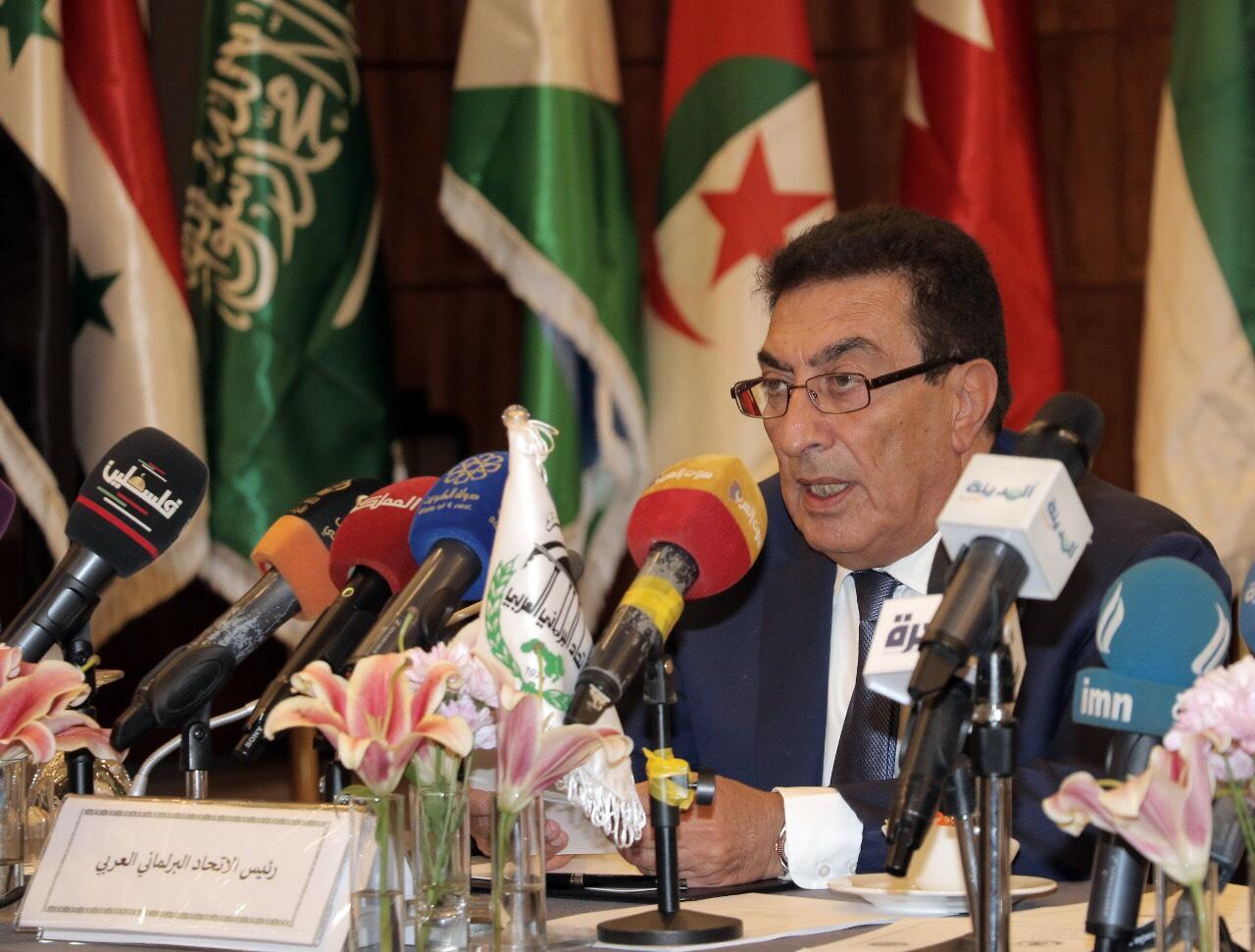 رئيس الاتحاد البرلماني العربي عاطف الطراونة خلال ترؤسه اجتماعات اللجنة التنفيذية. (الاتحاد البرلماني العربي)