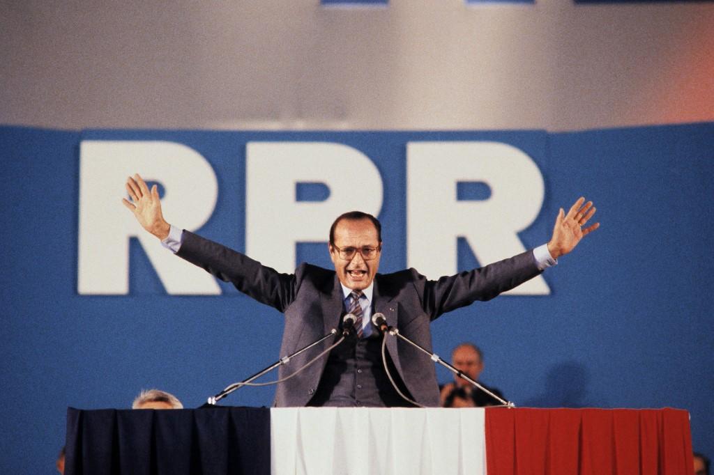 الرئيس الفرنسي الراحل جاك شيراك حينما مان يشغل منصب عندة باريس، 23 كانون الثاني/يناير 1983. (أ ف ب)