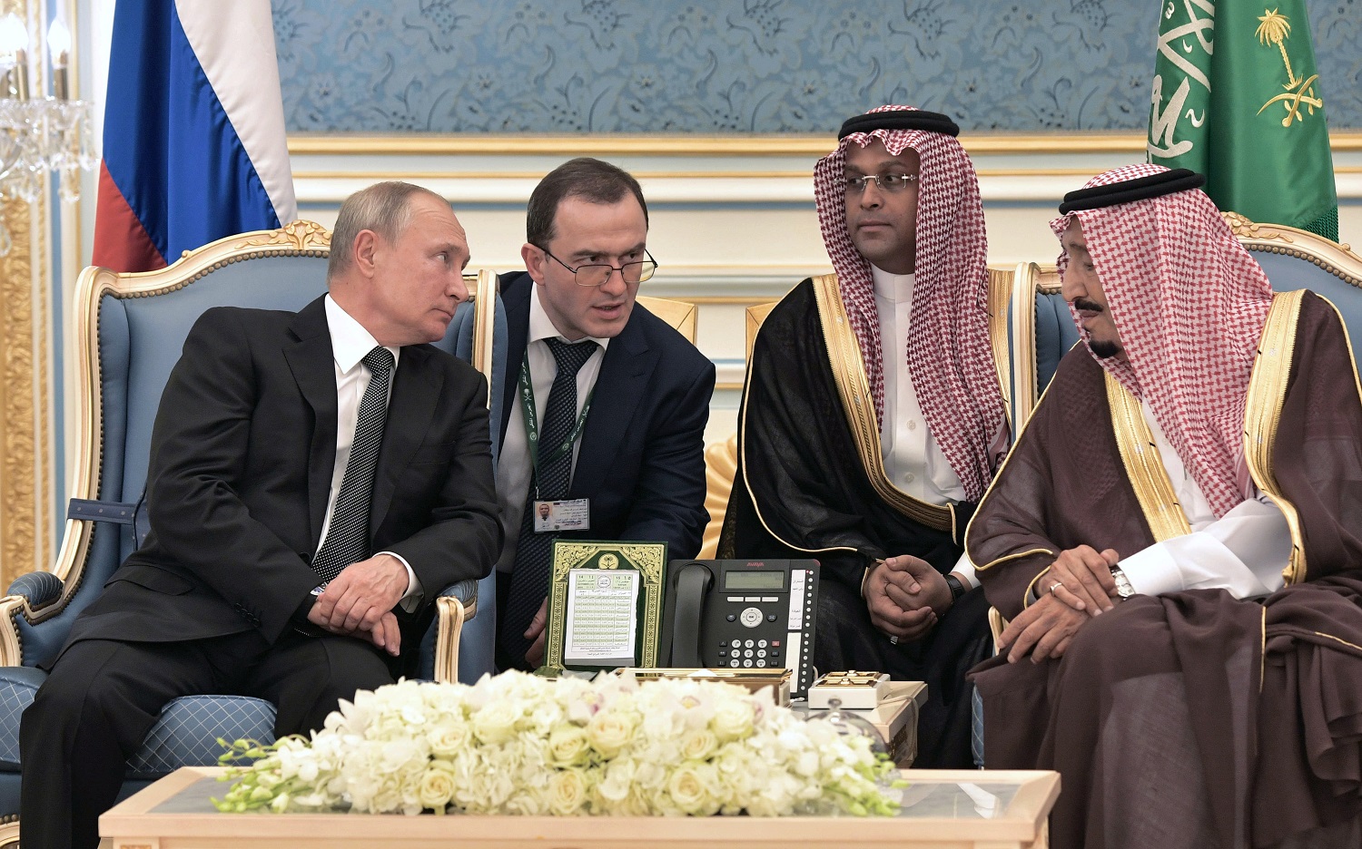 الملك السعودي والرئيس الروسي يعقدان مباحثات في الرياض، 14 تشرين الأول/أكتوبر 2019. (رويترز)