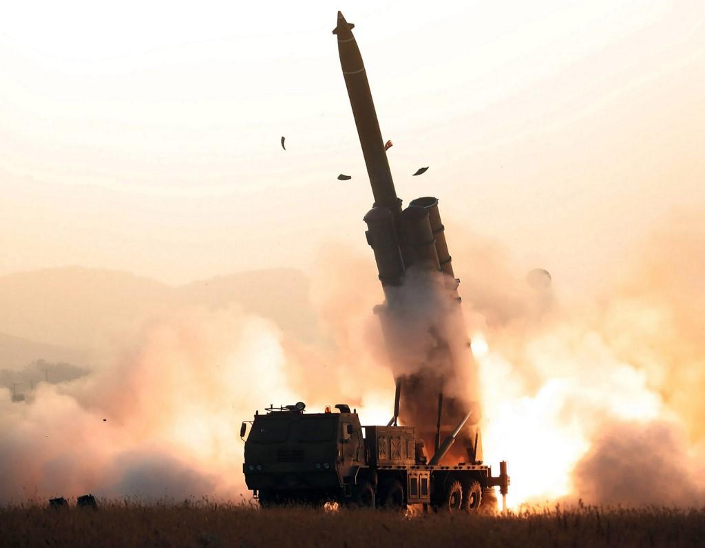 صورة نشرتها وكالة الأنباء الكورية الشمالية لاختبار قاذفة صواريخ متعددة، 1 تشرين ثاني/نوفمبر 2019. (أ ف ب)
