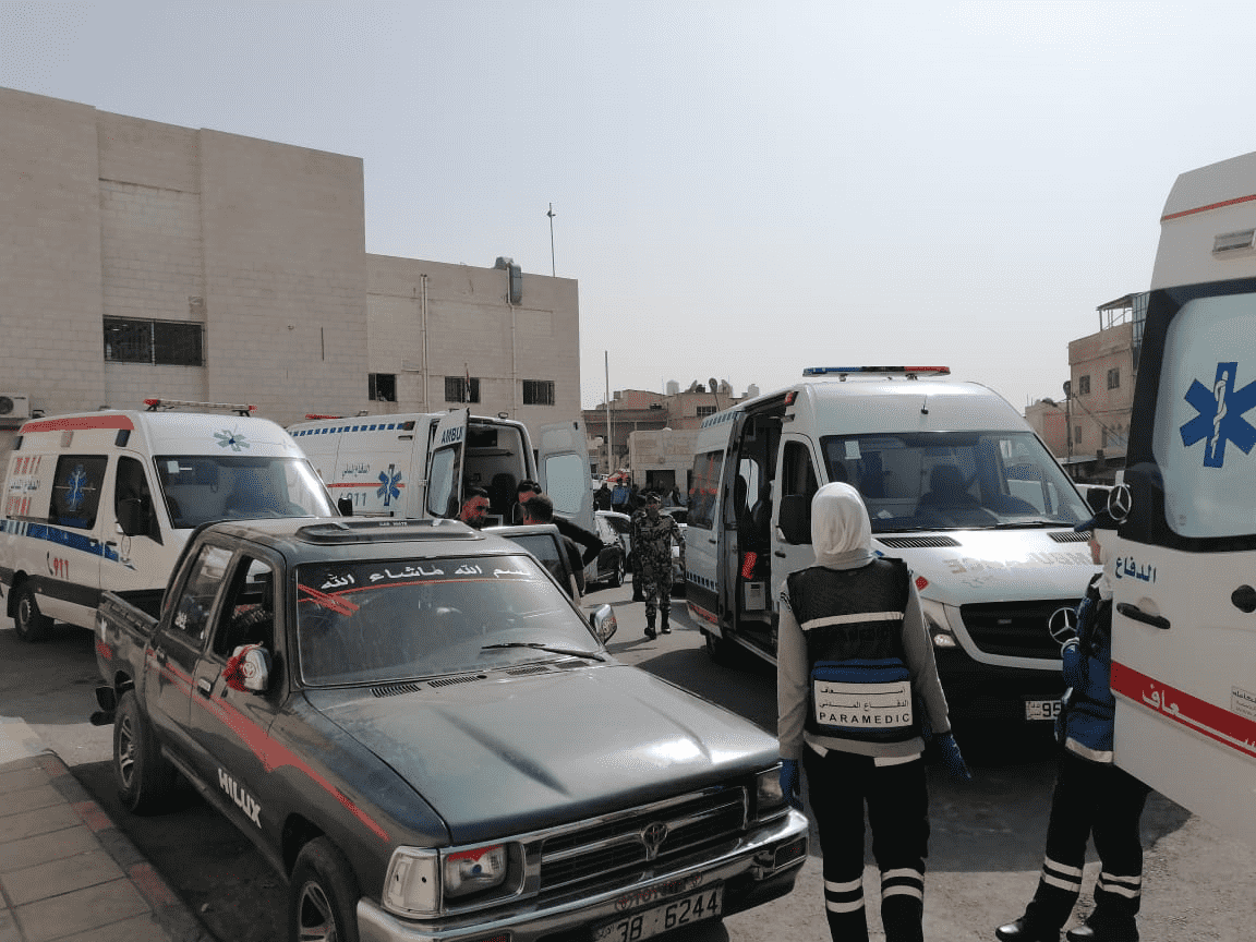 حادثة الطعن أصابت 4 أردنيين، منهم ضابطا صف في الأمن العام، ودليل سياحي، وسائق حافلة، إضافة إلى 4 سياح أجانب، منهم 3 من المكسيك، وسائحة سويسرية. (أكرم الرواشدة/ المملكة)