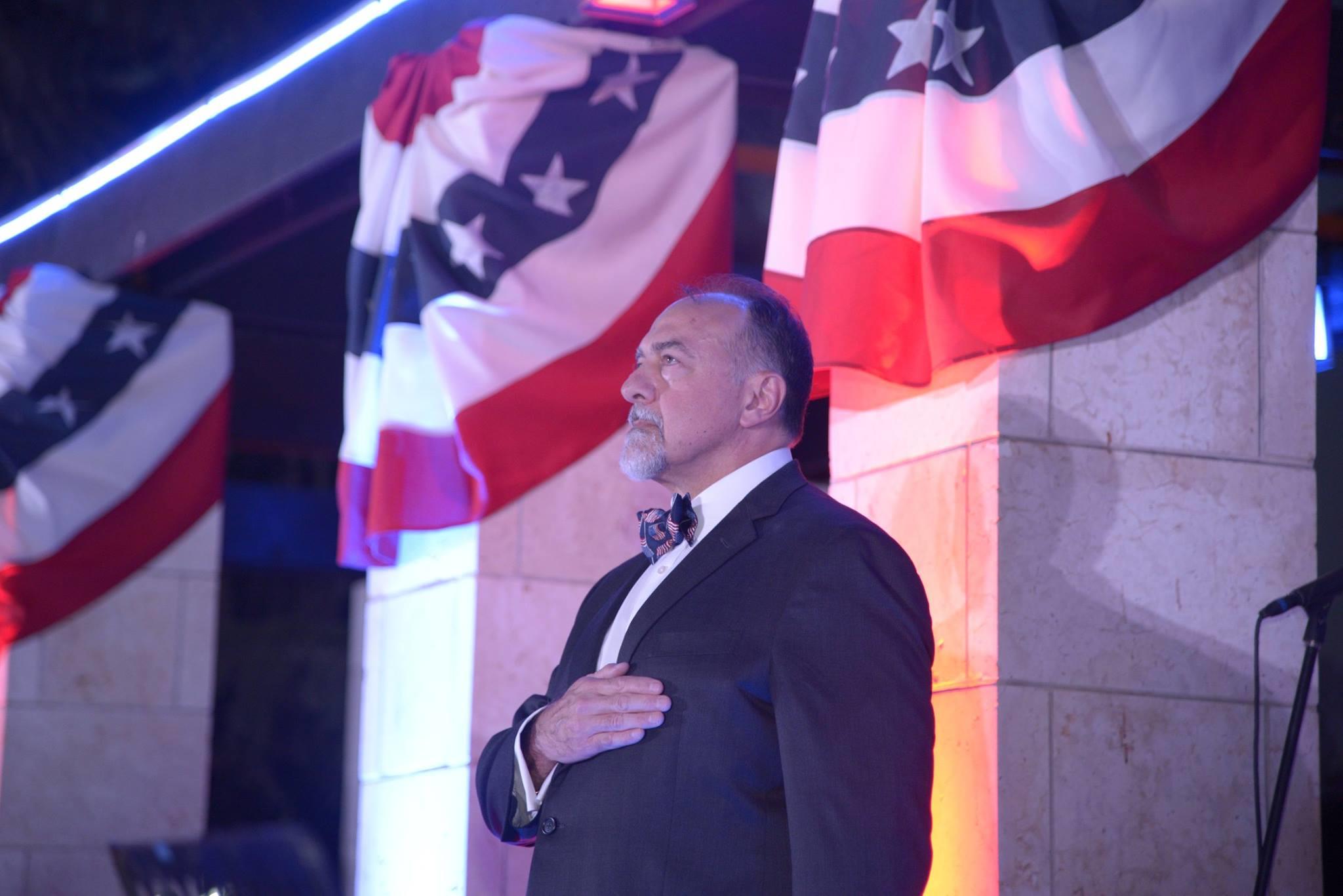 الدبلوماسي هنري ووستر. خلال حفل في السفارة الأميركية في عمّان. (السفارة الأميركية في عمّان)
