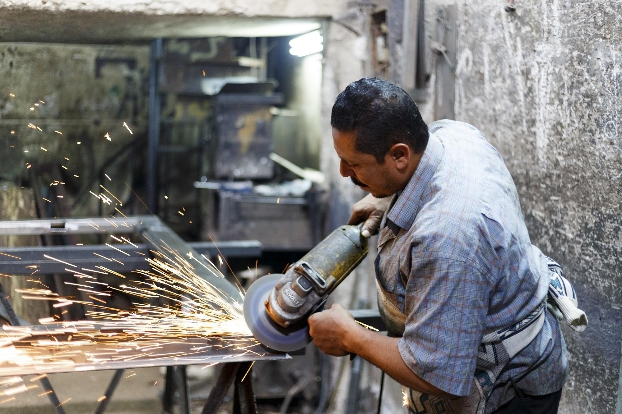 بلغ حجم قوة العمل في مصر 28.406 مليون فرد بين تموز /يوليو، وأيلول/ سبتمبر. (Shutterstock)