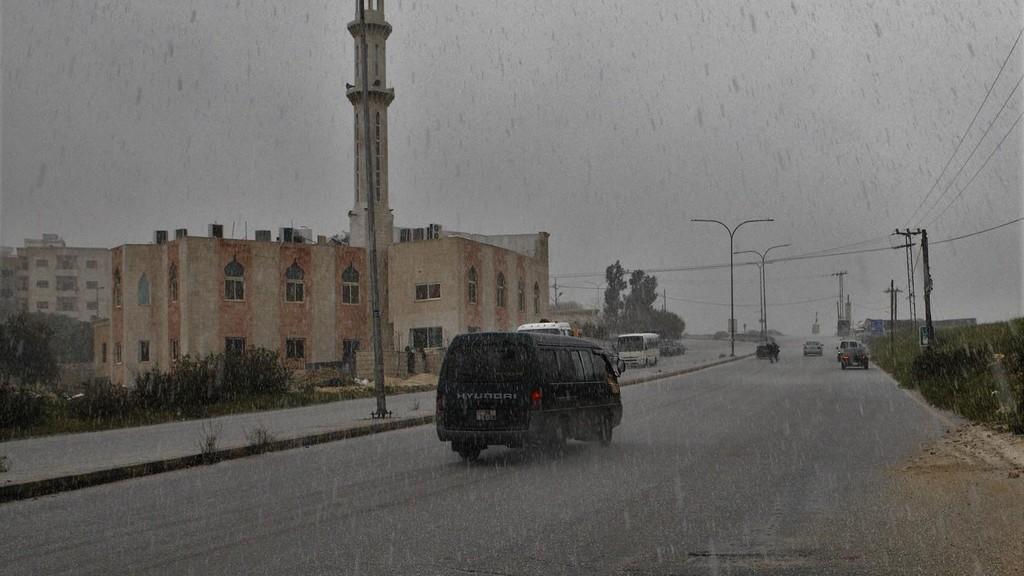 صورة أرشيفية لتساقط أمطار غزيرة في العاصمة عمّان. (صلاح ملكاوي/المملكة)