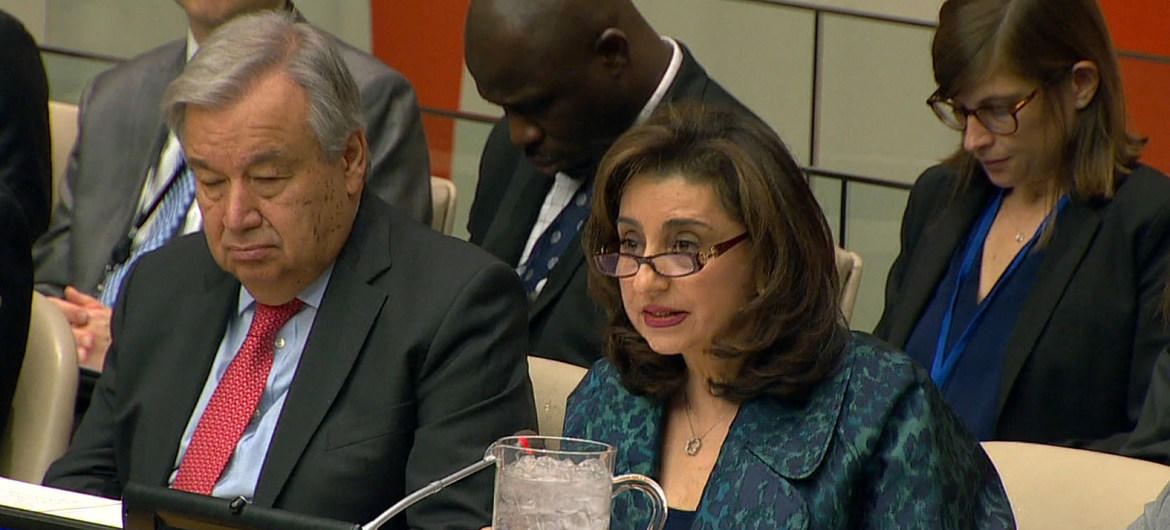 ممثلة البعثة الدائمة للأردن لدى الأمم المتحدة سيما بحوت، خلال حديثها في الجلسة الافتتاحية لمؤتمر إنشاء منطقة شرق أوسط خالية من الأسلحة النووية وغيرها من أسلحة الدمار الشامل. (الأمم المتحدة)