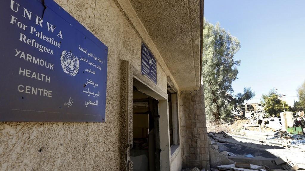 مركز صحي مدمر يتبع لـ"أونروا" في مخيم اليرموك للاجئين الفلسطينيين في سوريا، 1 تشرين الثاني/ نوفمبر 2018. (لؤي بشارة/ أ ف ب)
