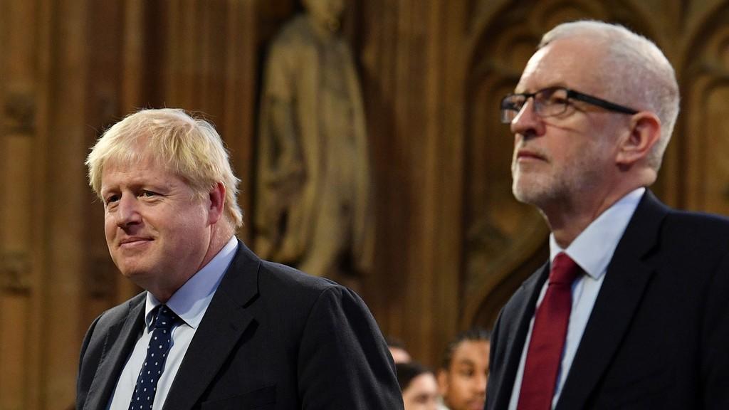 زعيم حزب العمال المعارض (يمين)، ورئيس الوزراء البريطاني بوريس جونسون (يسار)، 14 تشرين الأول/أكتوبر 2019. (رويترز)