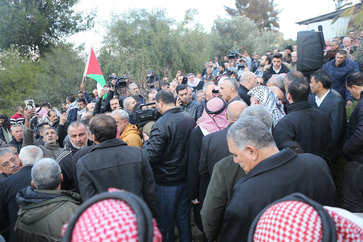 شيع أردنيون وفلسطينيون الأحد، بعد صلاة العصر، جثمان الشهيد الأردني الأسير سامي أبو دياك. صلاح ملكاوي/ المملكة 