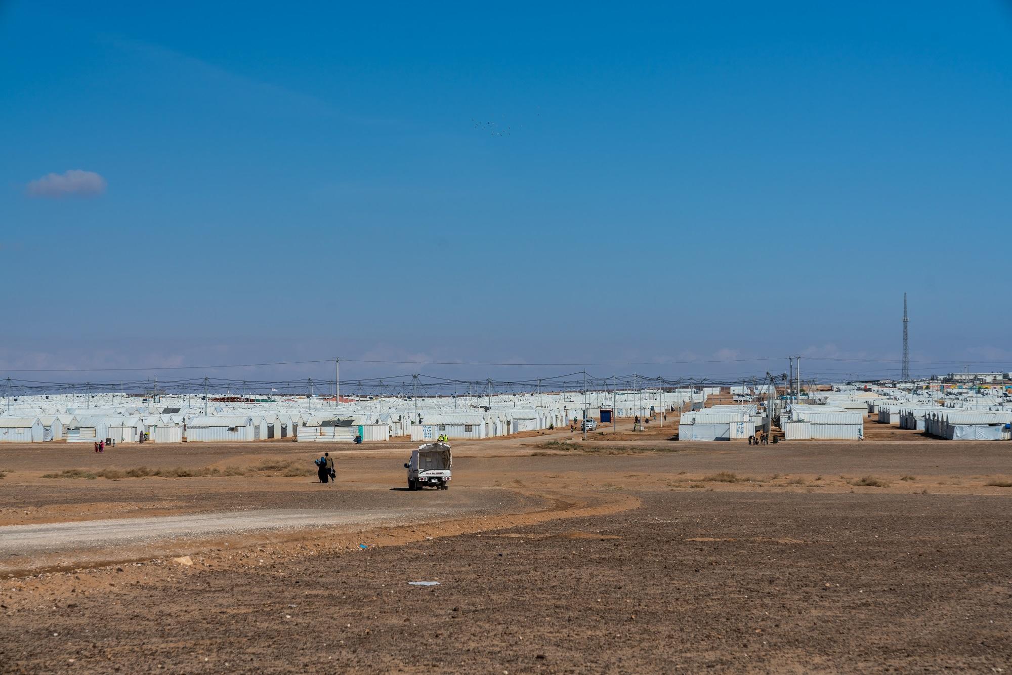 مخيم للاجئين السوريين في مخيم الأزرق شرقي الأردن. (Shutterstock)