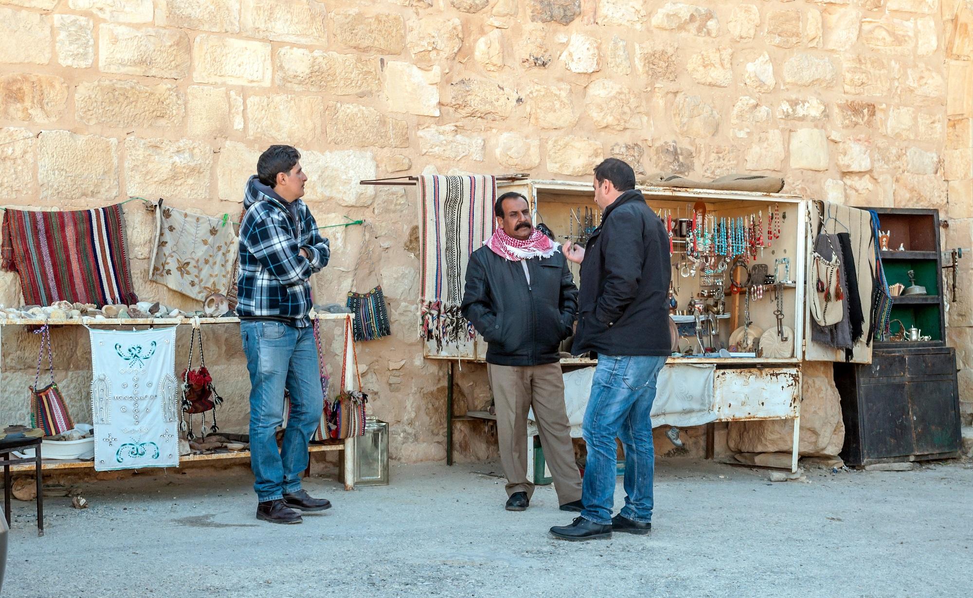 عمال في مدينة الشوبك جنوب الأردن. (Shutterstock)