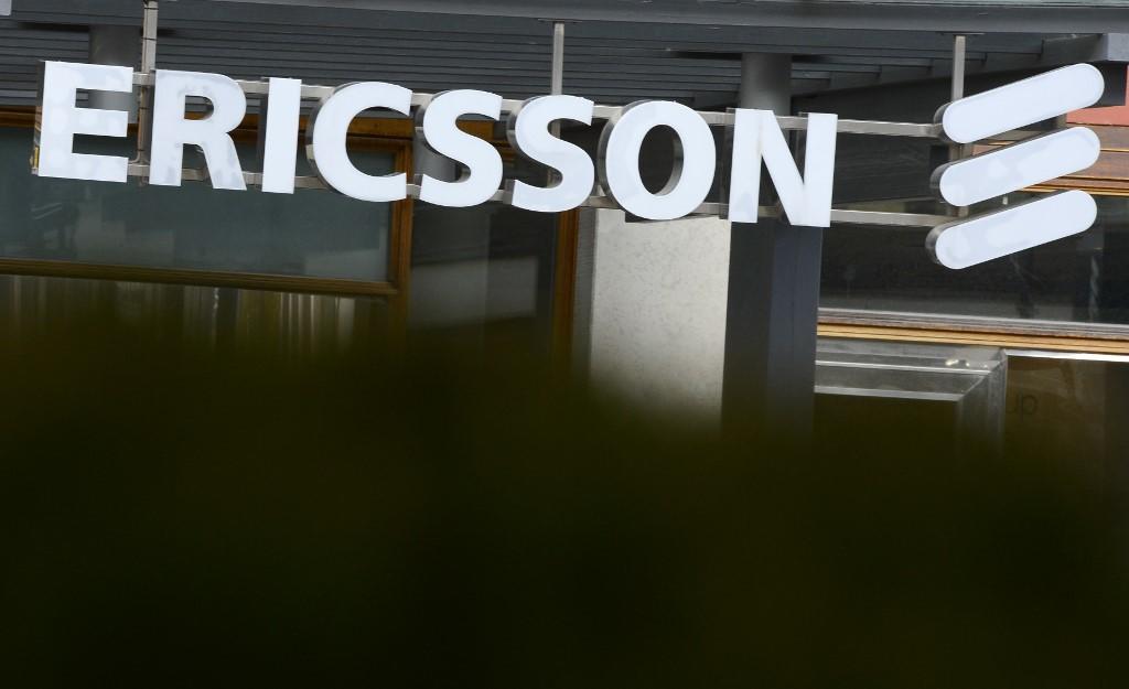 شعار شركة إريكسون في مقر الشركة في ضاحية كيستا في ستوكهولم. وافقت شركة الاتصالات السويدية إريكسون على دفع أكثر من مليار دولار أمريكي. جوناثان ناستراند / أ ف ب 