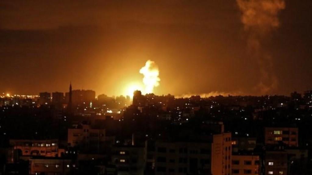 انفجار بسبب غارات جوية إسرائيلية على قطاع غزة، 27 تشرين الأول/أكتوبر 2018. (محمود همص/ أ ف ب)