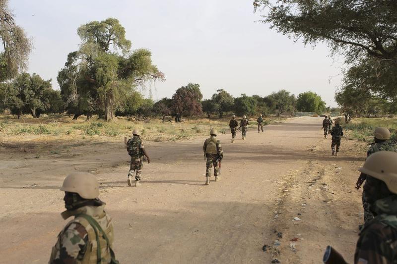 أفراد من القوات المسحلة في النيجر. (رويترز)