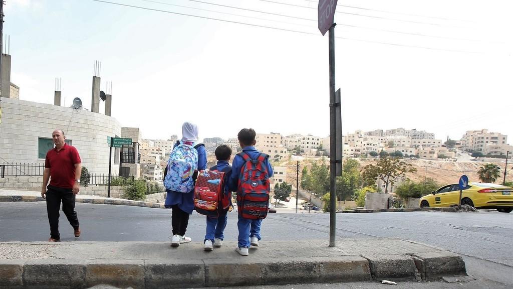 بحسب القرار الصادر من وزارة الداخلية، يستطيع الطلبة العراقيون "الانتظام على مقاعد الدراسة في المدارس الخاصة والحكومية". صلاح ملكاوي/ المملكة