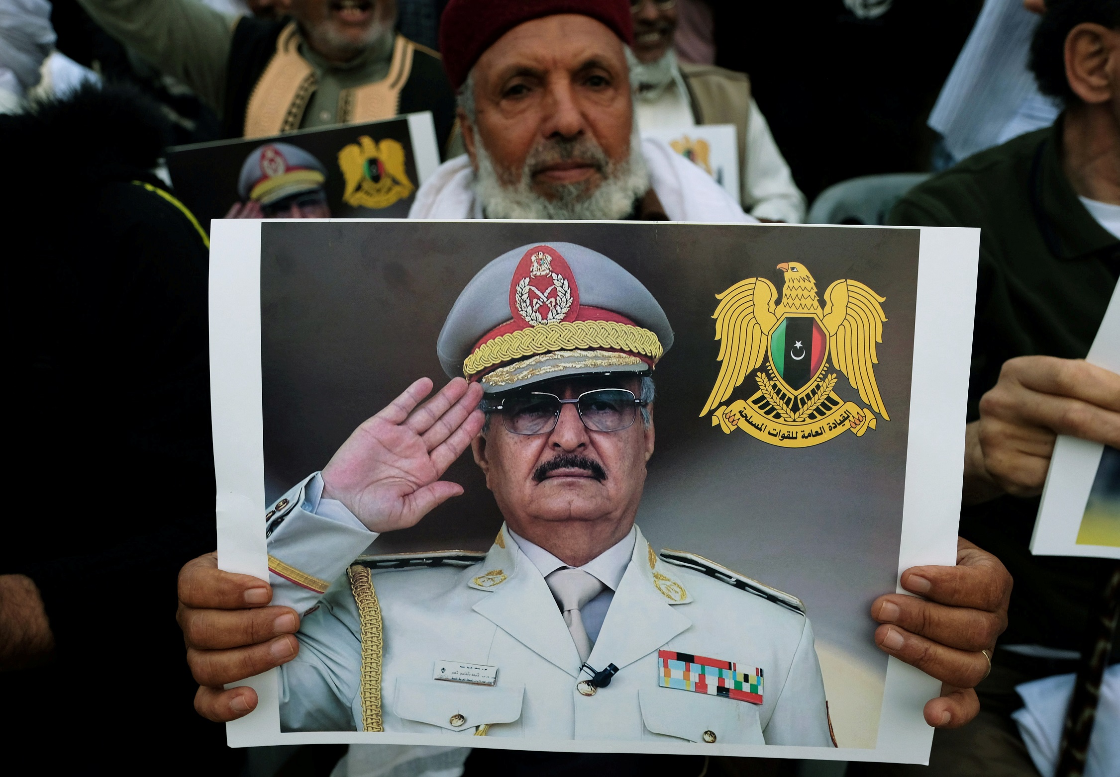 صورة للمشير الليبي خليفة حفتر خلال مظاهرة في بنغازي تدعم قوات المشير، 14 نيسان/أبريل 2019. (رويترز)