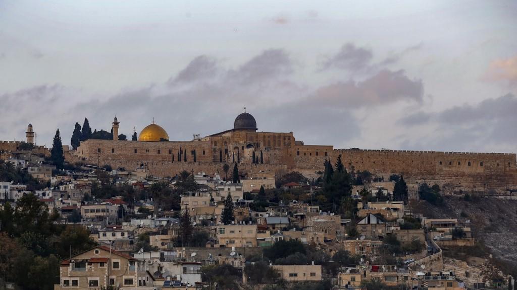 حي سلوان في القدس الشرقية المحتلة مع المسجد الأقصى. (أحمد غرابلي/ أ ف ب) 