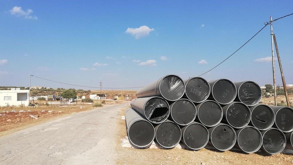 الصورة من قرية مخربا غربي محافظة إربد وتظهر أنابيب تم استخدامها لنقل الغاز المستورد من شركة نوبل إنيرجي إلى الأردن 8 أغسطس 2018. المملكة 