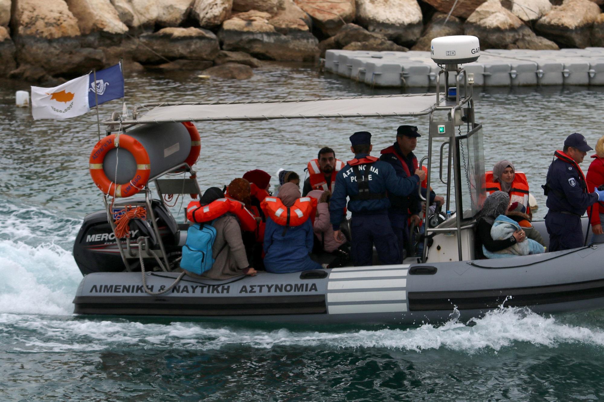قارب في قبرص يحمل مهاجرين سوريين. (رويترز)