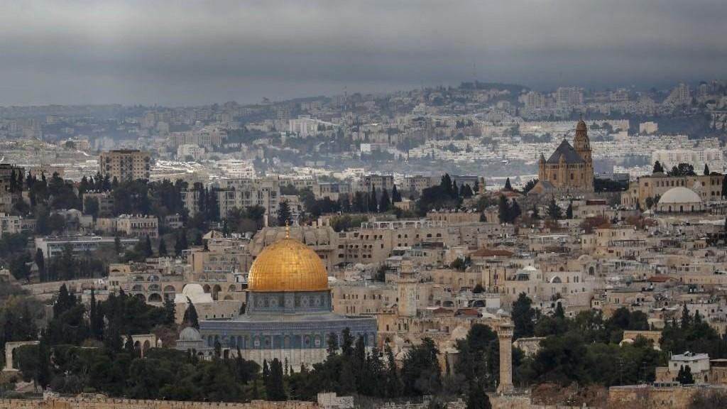 صورة لمدينة القدس المحتلة وتظهر بها قبة الصخرة المشرفة . 27 كانون الأول/ ديسمبر 2019. أحمد الغرابلي / أ ف ب 