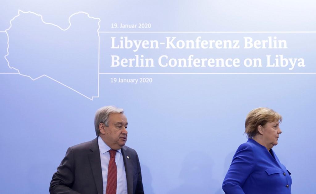 المستشارة الألمانية أنغيلا ميركل والأمين العام للأمم المتحدة أنطونيو غوتيريش في ختام مؤتمر برلين بشأن ليبيا. (أ ف ب)