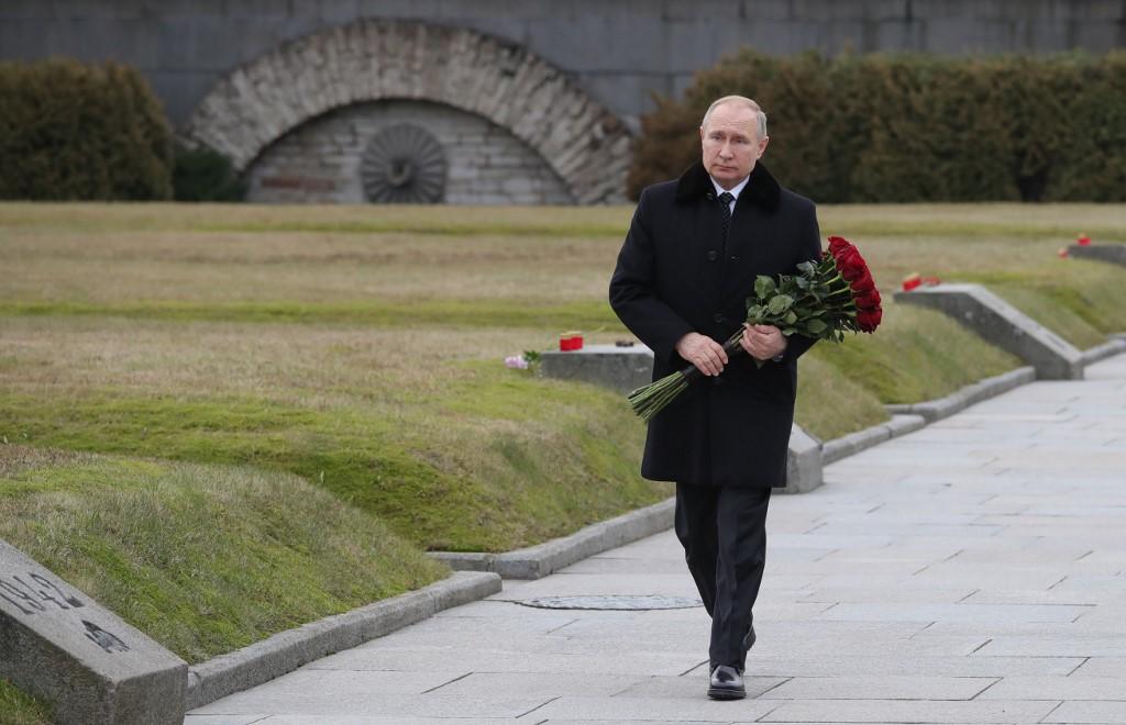 الرئيس الروسي فلاديمير بوتين في سان بطرسبرغ خلال إحياء الذكرى 75 لرفع حصار لينينغراد خلال الحرب العالمية الثانية، 18 يناير/كانون الثاني 2020. (أ ف ب)