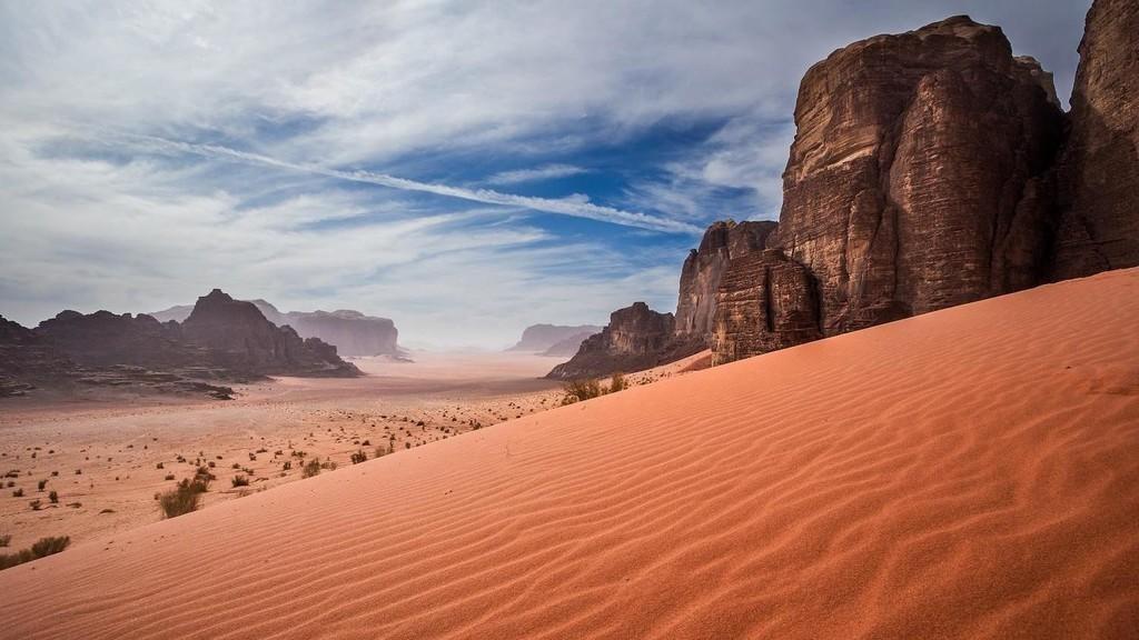 صورة عامة لوادي رم جنوبي الأردن. (shutterstock)