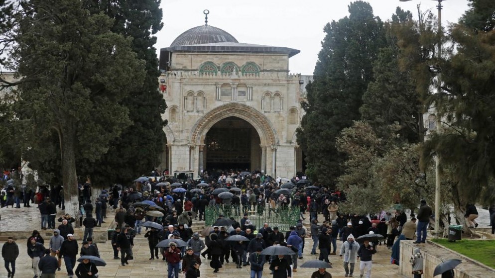 فلسطينيون في باحات المسجد الأقصى في القدس .7 فبراير 2020. أحمد الغرابلي / أ ف ب 