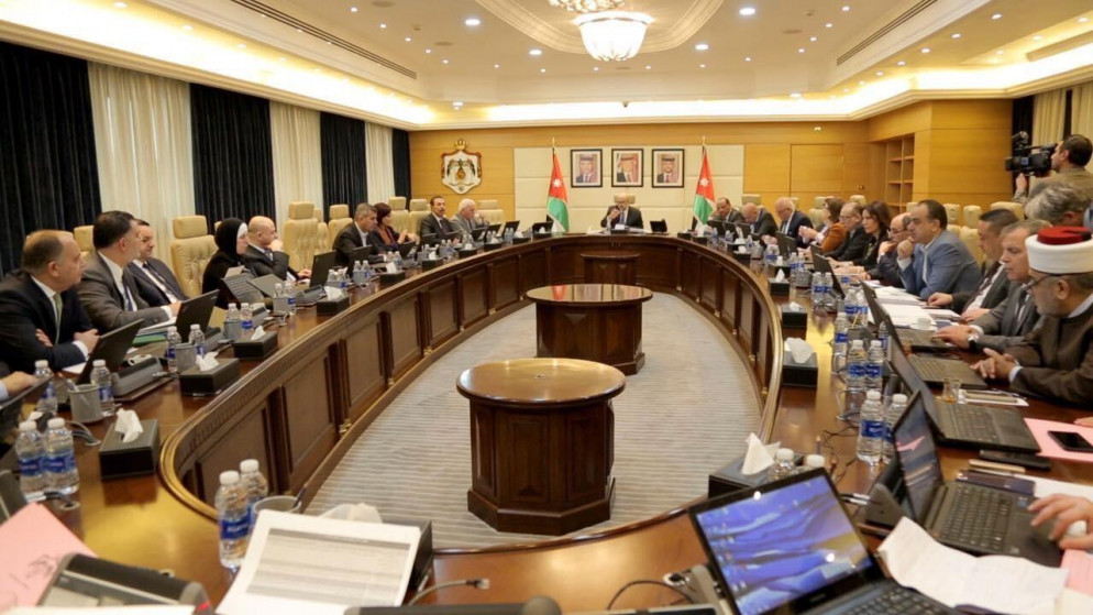 جلسة لمجلس الوزراء برئاسة رئيس الوزراء عمر الرزّاز. 