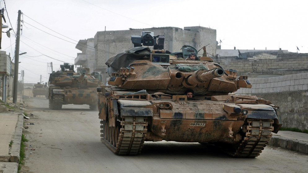 دبابات تابعة للقوات التركية في إدلب. (أ ف ب)