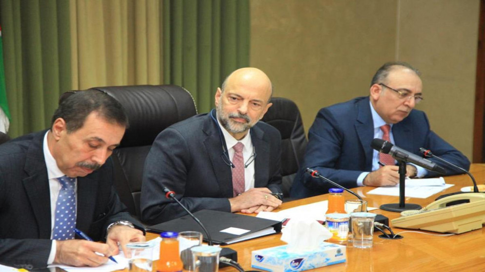 اجتماع رئيس الوزراء عمر الرزاز مع ممثلين عن نقابة المعلمين. (بترا)