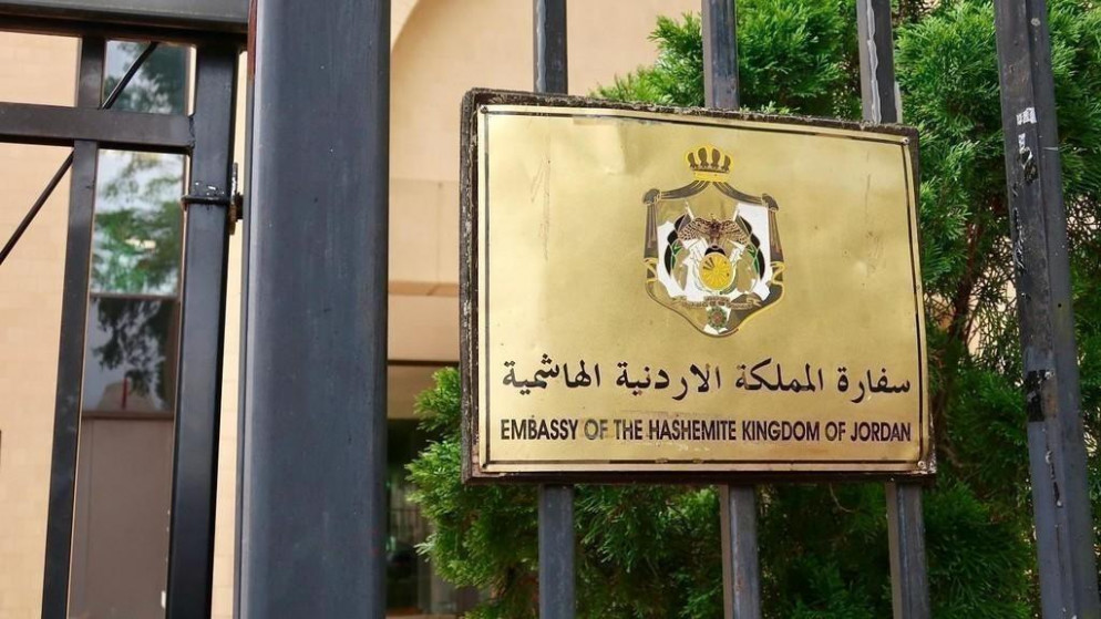 سفارة الأردن في إيطاليا: الخطوط الساخنة للسفارة والقنصلية الفخرية في ميلان مفعلة على مدار الساعة لخدمة المقيمين. (shutterstock)