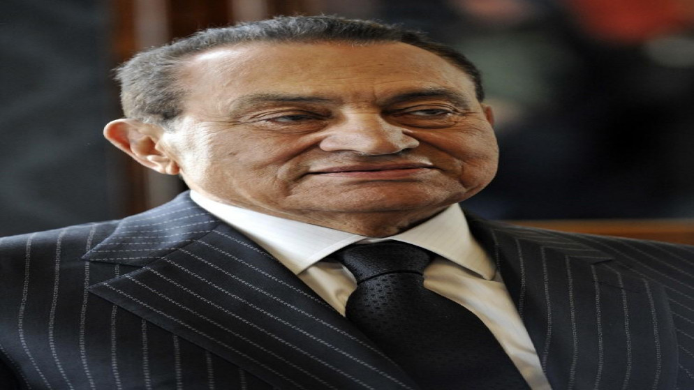 أعلنت الرئاسة المصرية الحداد لمدة 3 أيام اعتبارا من الأربعاء؛ لوفاة مبارك. (أ ف ب)