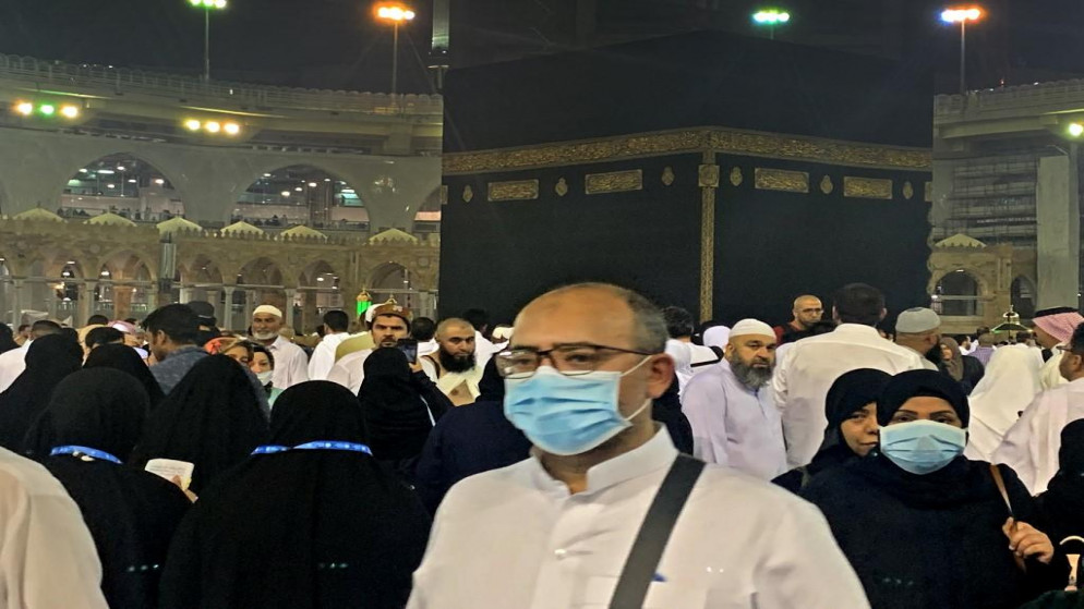 معتمرون يرتدون الكمامات في محيط الكعبة المشرفة.27 فبراير 2020.هيثم التابعي / أ ف ب