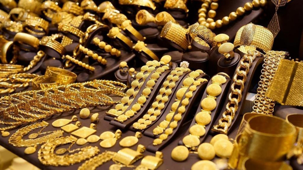 صعد الذهب في المعاملات الآجلة في الولايات المتحدة 1.9 % إلى 1596.70 دولارا. (shutterstock)