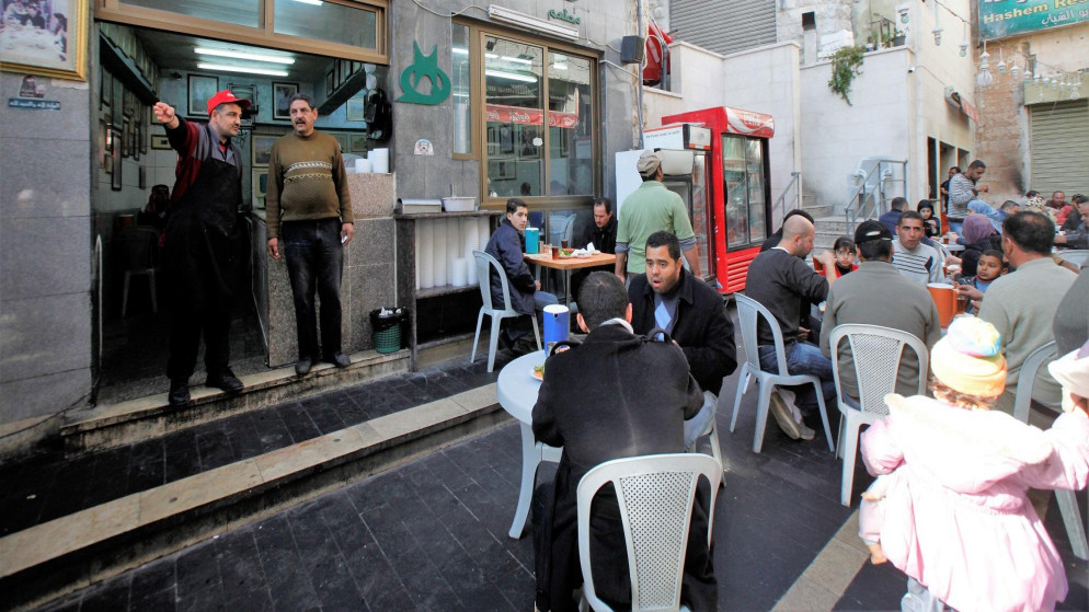 مطعم شعبي في وسط البلد في عمّان. (صلاح ملكاوي/ المملكة)