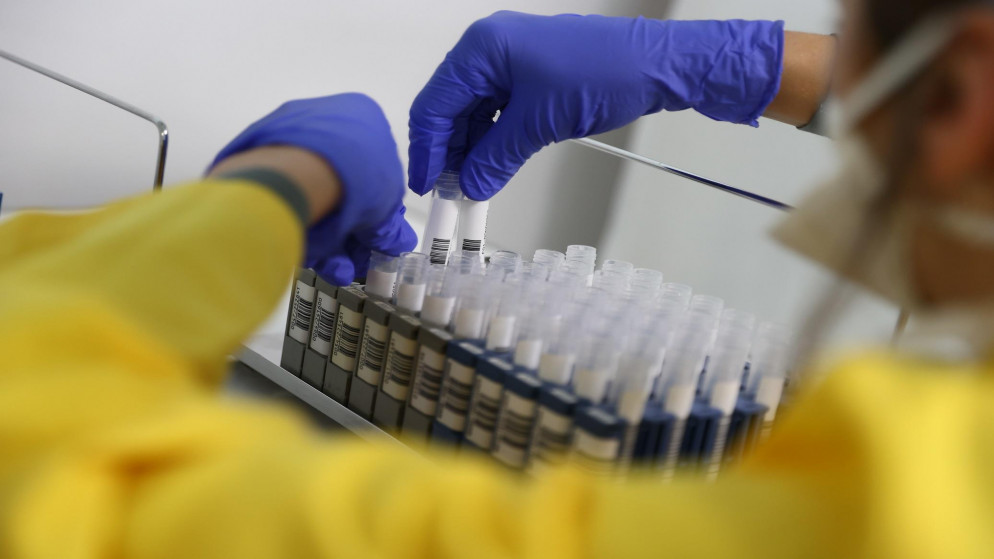 عينات فحص للكشف عن فيروس كورونا المستجد في فرانكفورت في ألمانيا، 31 آذار/مارس 2020. (رويترز)