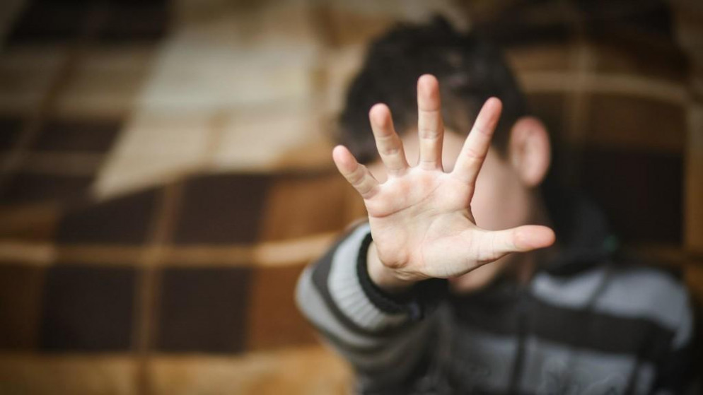 زيادة العنف الأسري وصلت لـ33 % خلال أول شهر من الحظر. وفق إدارة حماية الأسرة. (Shutterstock)