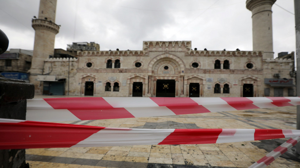 المسجد الحسيني مغلق في منطقة وسط البلد في عمّان، 20 آذار/مارس 2020. (محمد حامد/ رويترز)