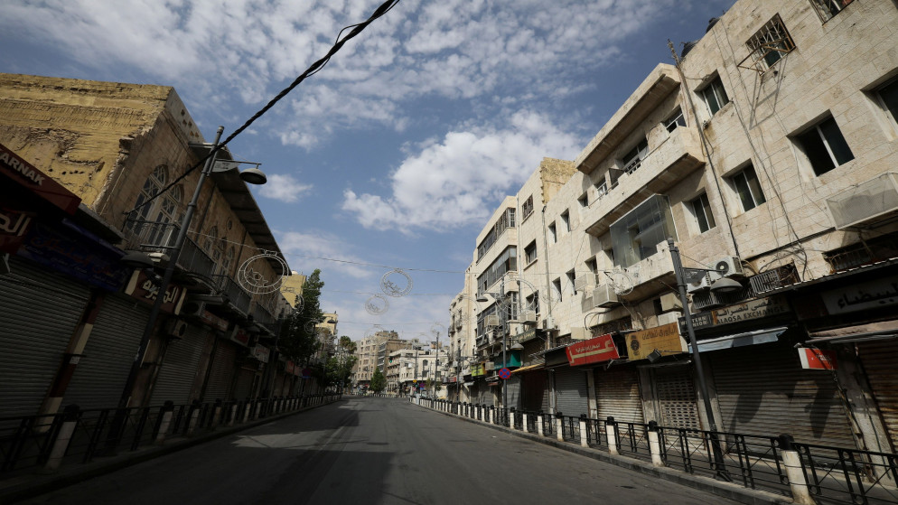 شارع فارغ في مدينة عمّان خلال حظر تجول شامل، 9 تشرين الأول/أكتوبر 2020. (رويترز)