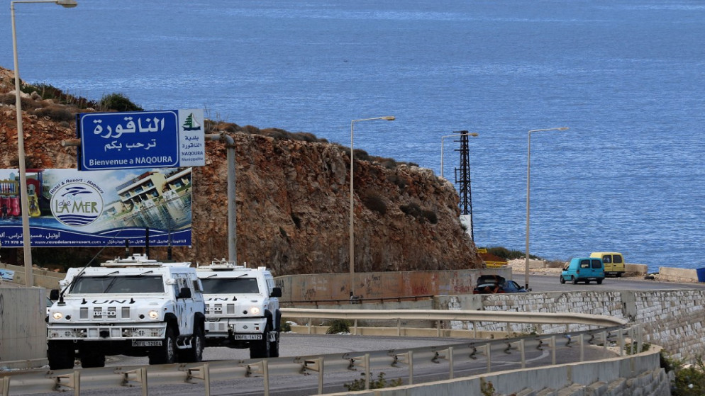 مركبات تتبع قوات يونيفيل على الطريق الساحلي في الناقورة جنوب لبنان، 13 تشرين الأول/أكتوبر 2020. (محمود زيات/ أ ف ب)