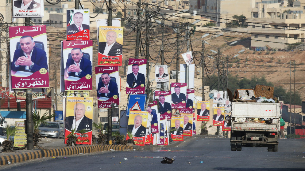 مجموعة من اللوحات لمترشحين لانتخابات مجلس النواب الـ19. (صلاح ملكاوي/ المملكة)