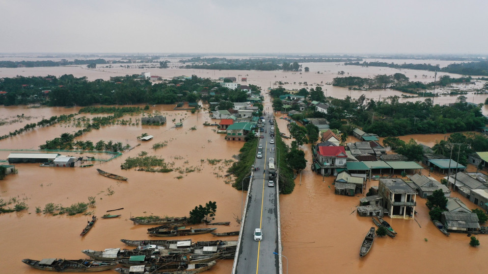 قرى غارقة في إقليم كوانج تراي  بفيتنام .13 أكتوبر / تشرين الأول 2020. (رويترز)