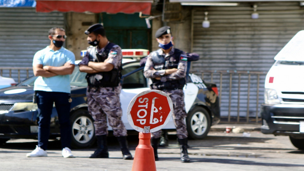 قررت الحكومة الخميس السماح للمصلين بأداء صلاة الجمعة في المساجد ضمن إرشادات وتدابير صحية منعا لانتشار فيروس كورونا. (صلاح ملكاوي/ المملكة)